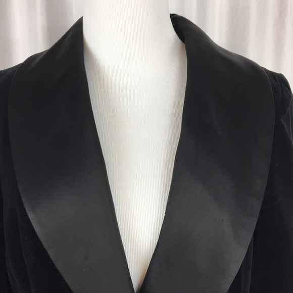 Vintage EmilyM tuxedo black velvet and satin jacket - Picture 2 of 8